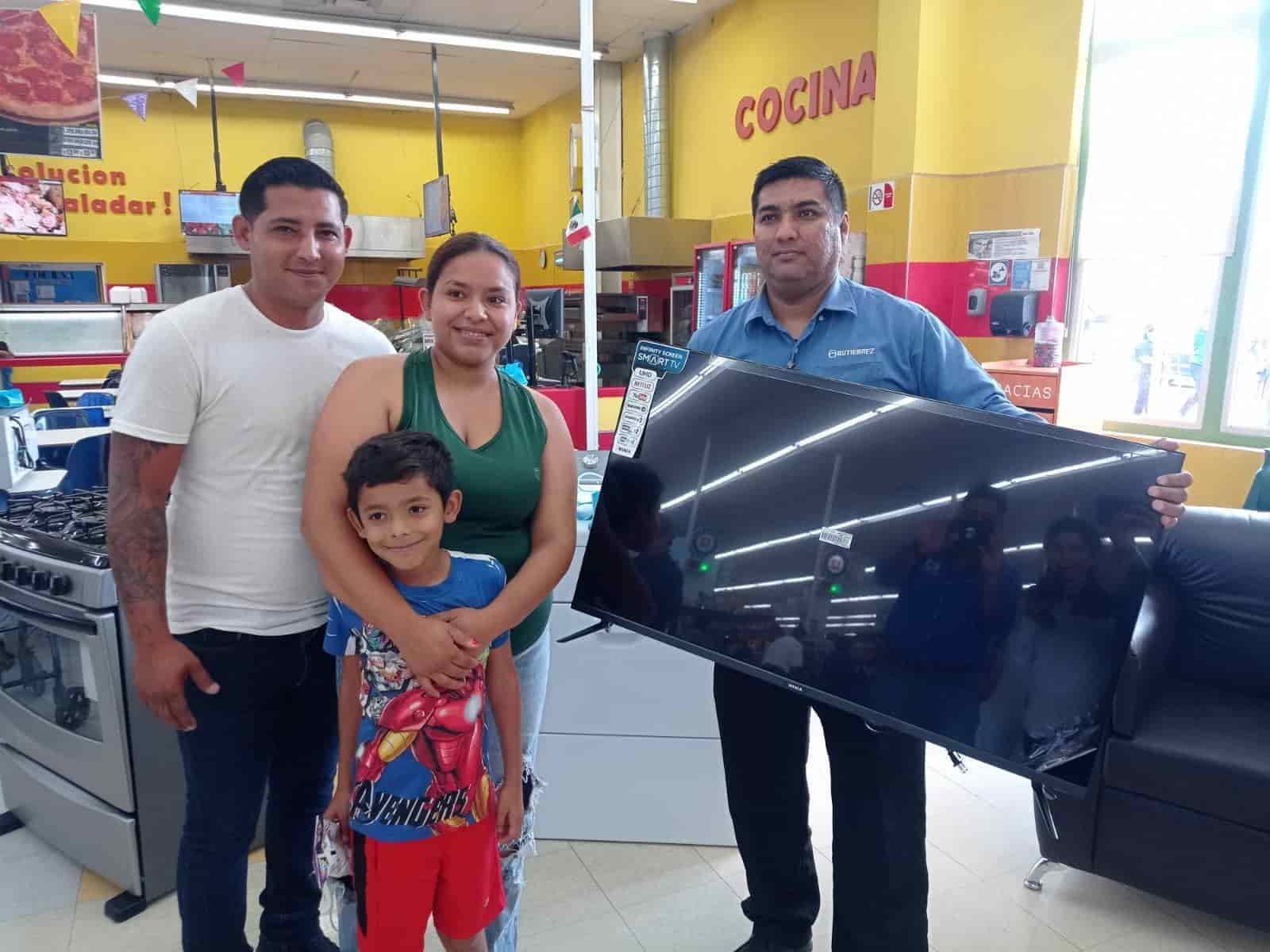 Súper Gutiérrez realizó la Entrega de Regalos por su 51 Aniversario