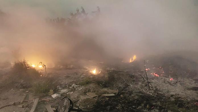 Arde tiradero de basura clandestino