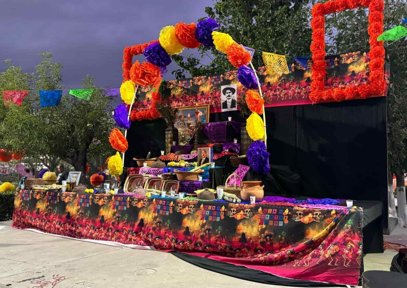 Inaugura Frontera altar de muertos