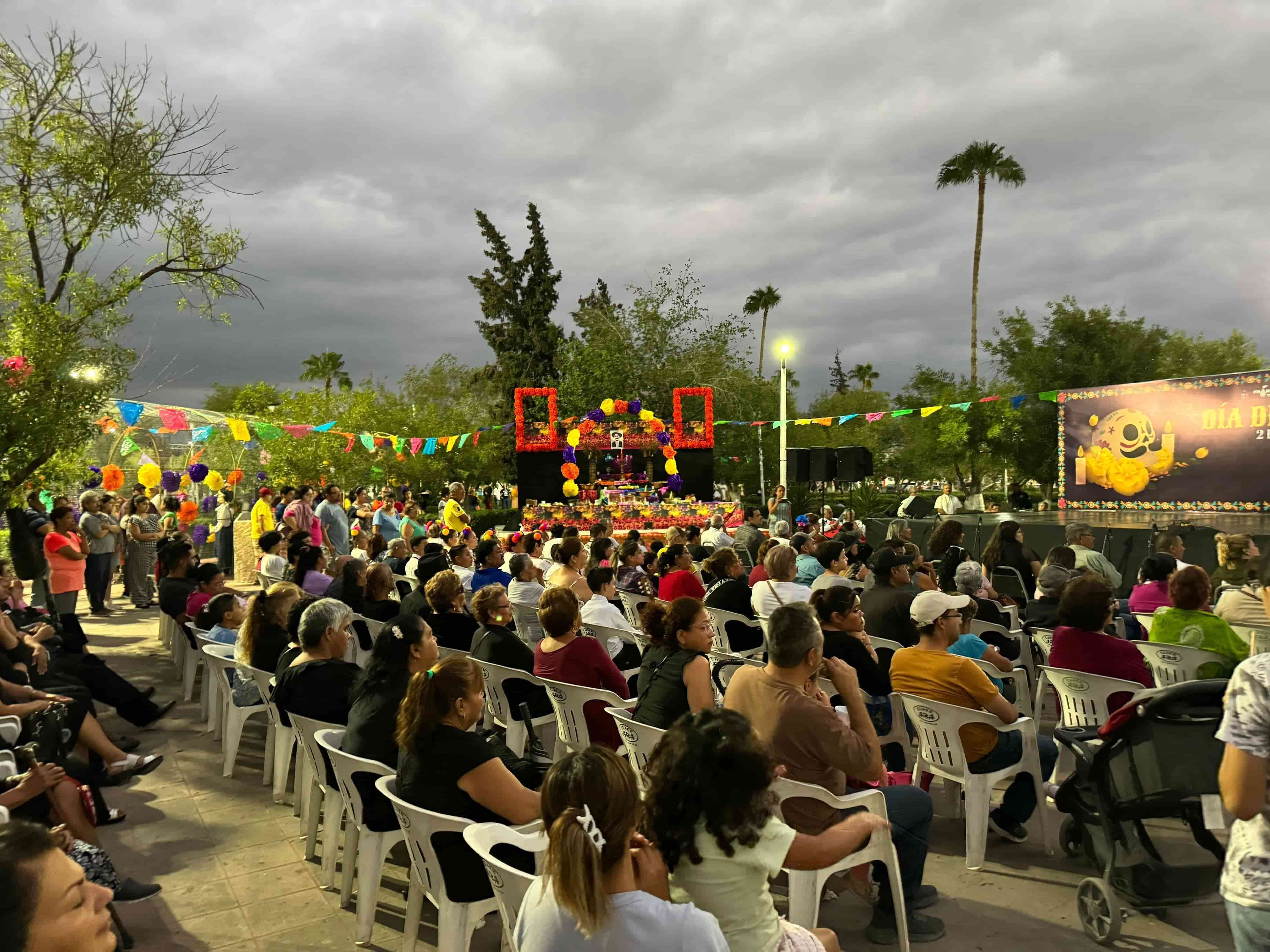 Inaugura Frontera altar de muertos