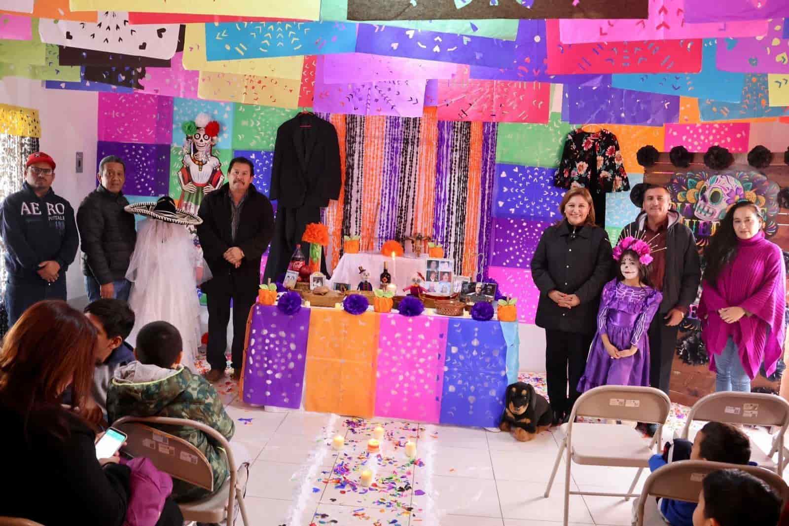 Preservan cultura con altar de muertos