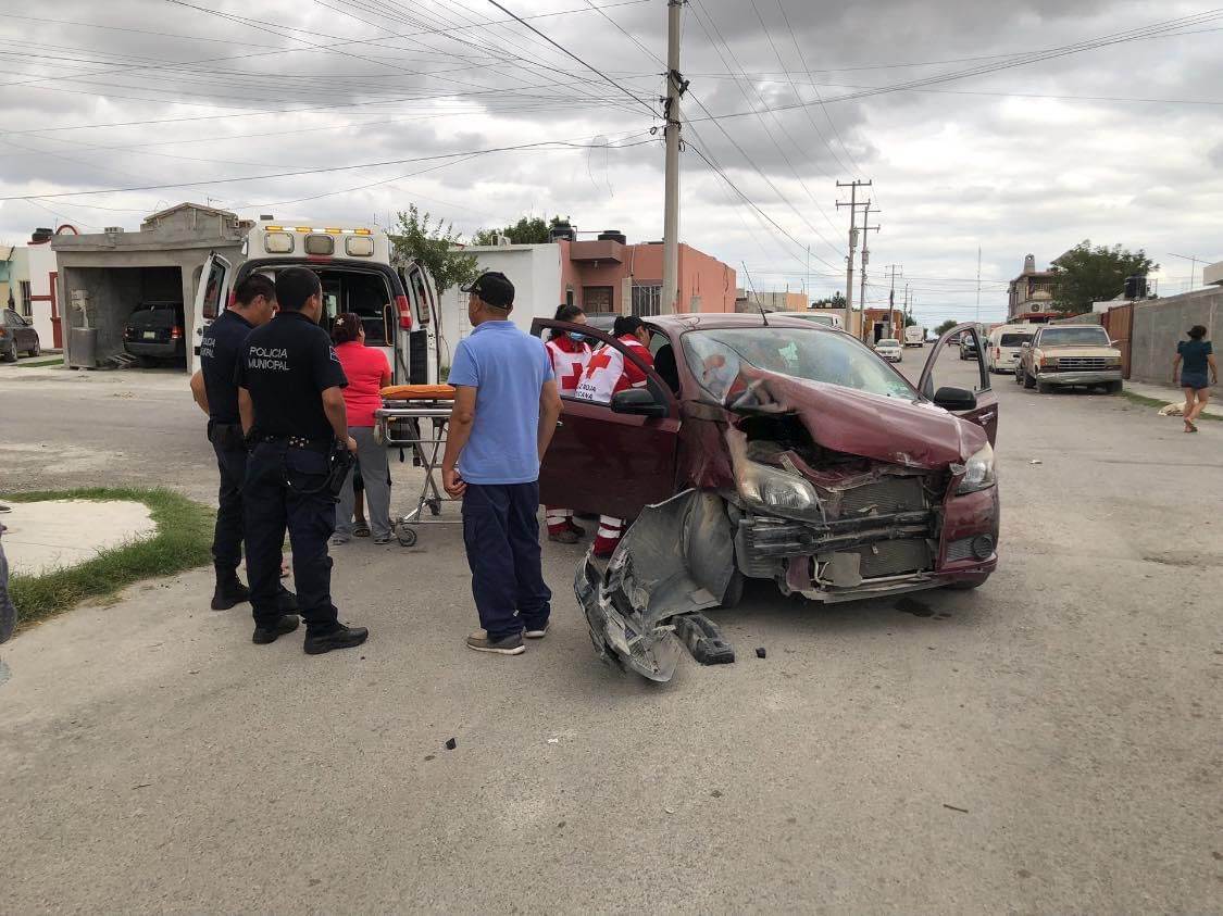 Resulta menor herido en choque