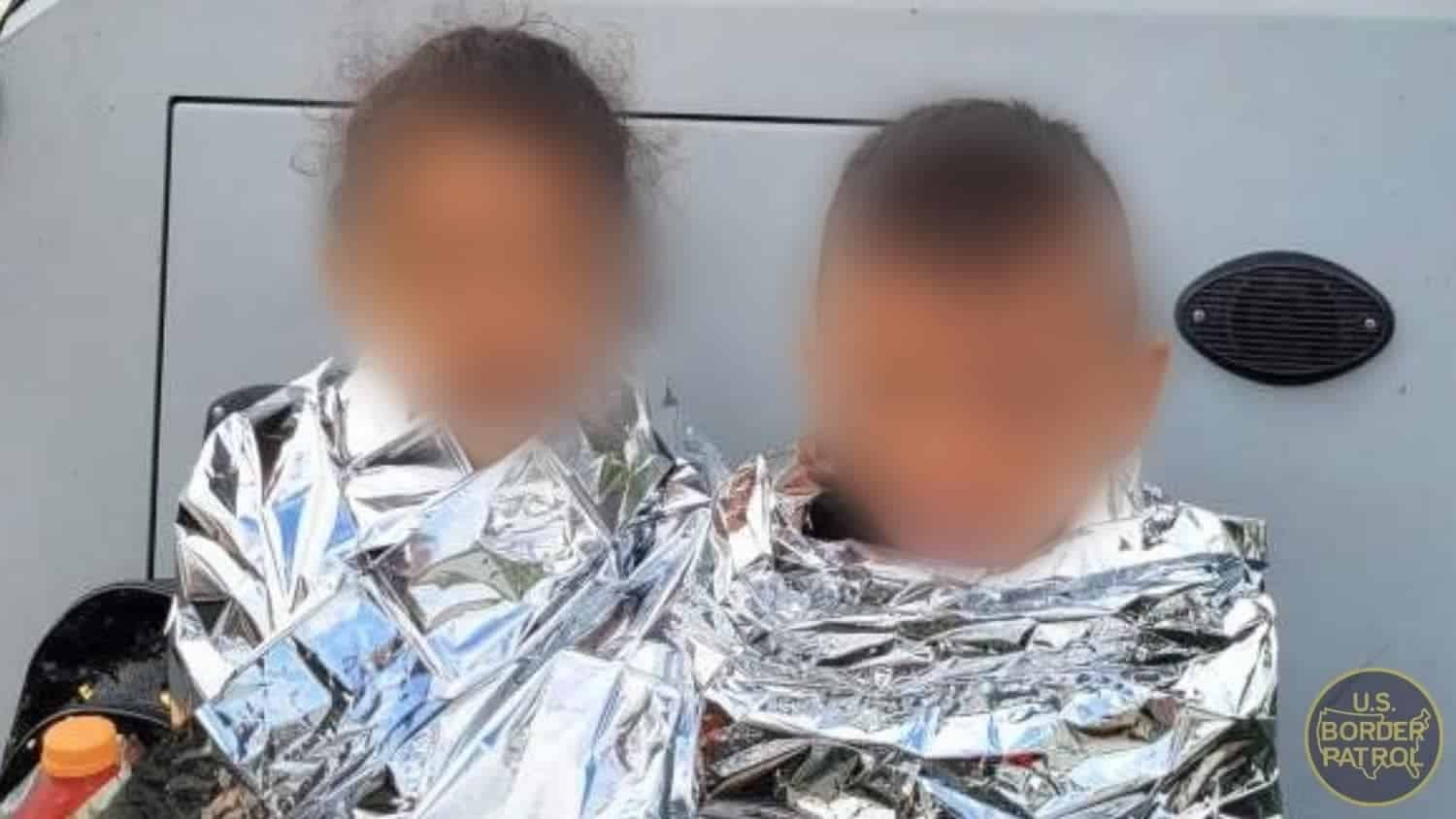 RESCATAN a dos NIÑOS MIGRANTES en medio del río Bravo