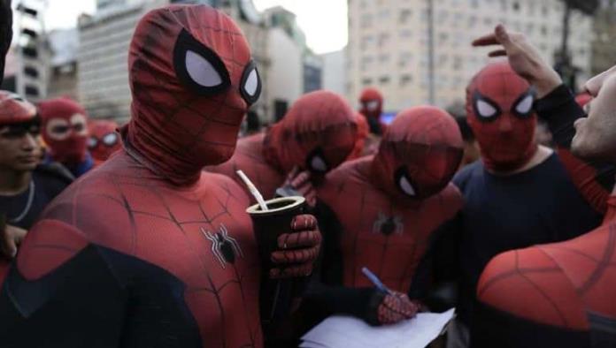 Spider-mans argentinos rompen récord mundial de disfrazados del superhéroe