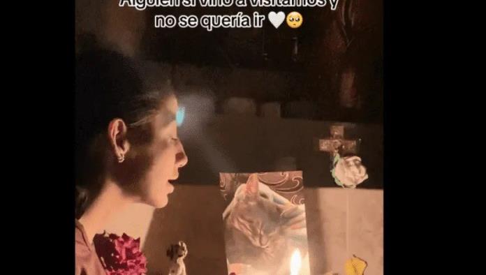 Gato fallecido se niega a dejar a su familia: Día de Muertos