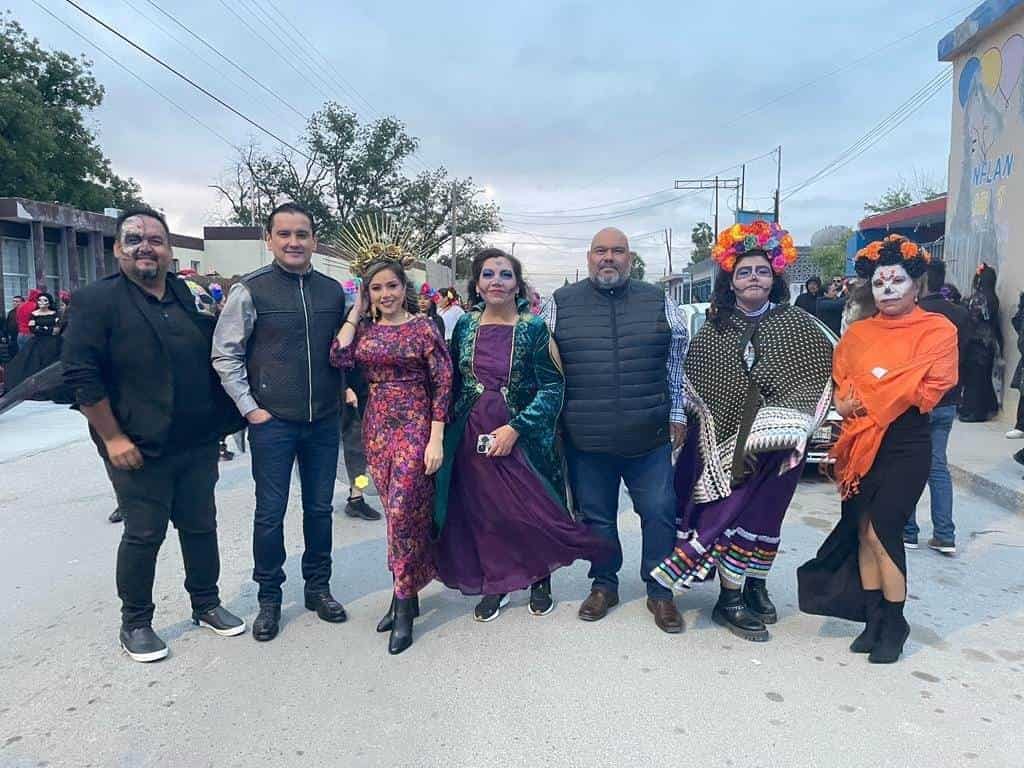 Realizan DESFILE anual de comparsas y demostración de CATRINAS en Allende