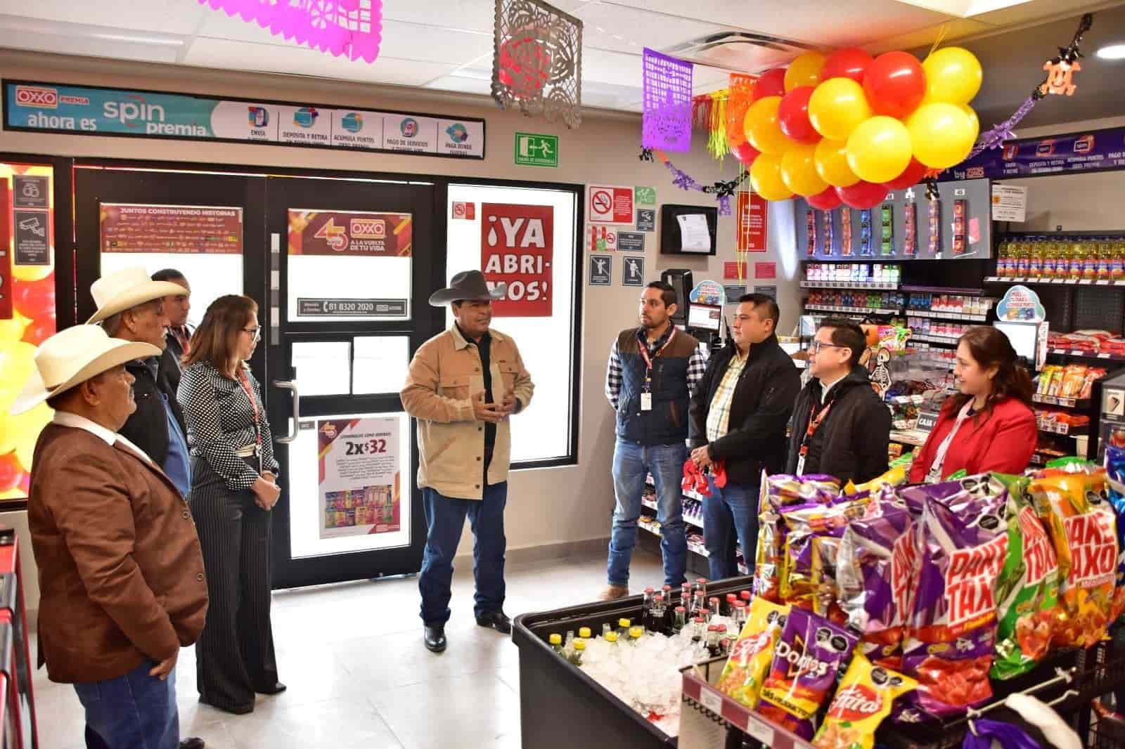 Inaugura Beto Villarreal tienda de conveniencia