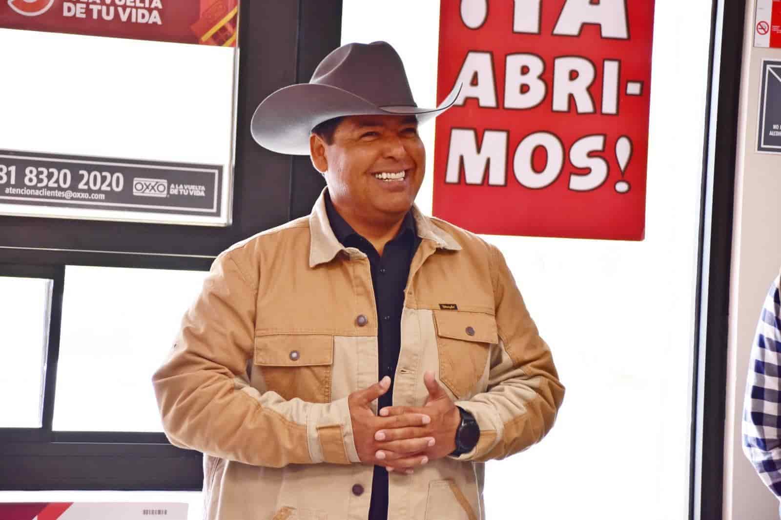 Inaugura Beto Villarreal tienda de conveniencia