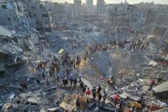 Ataca Israel campo de refugiados; mueren al menos 50 personas