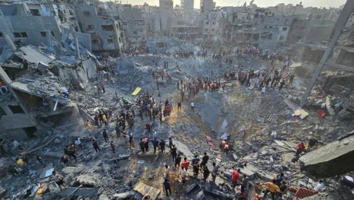 Ataca Israel campo de refugiados; mueren al menos 50 personas