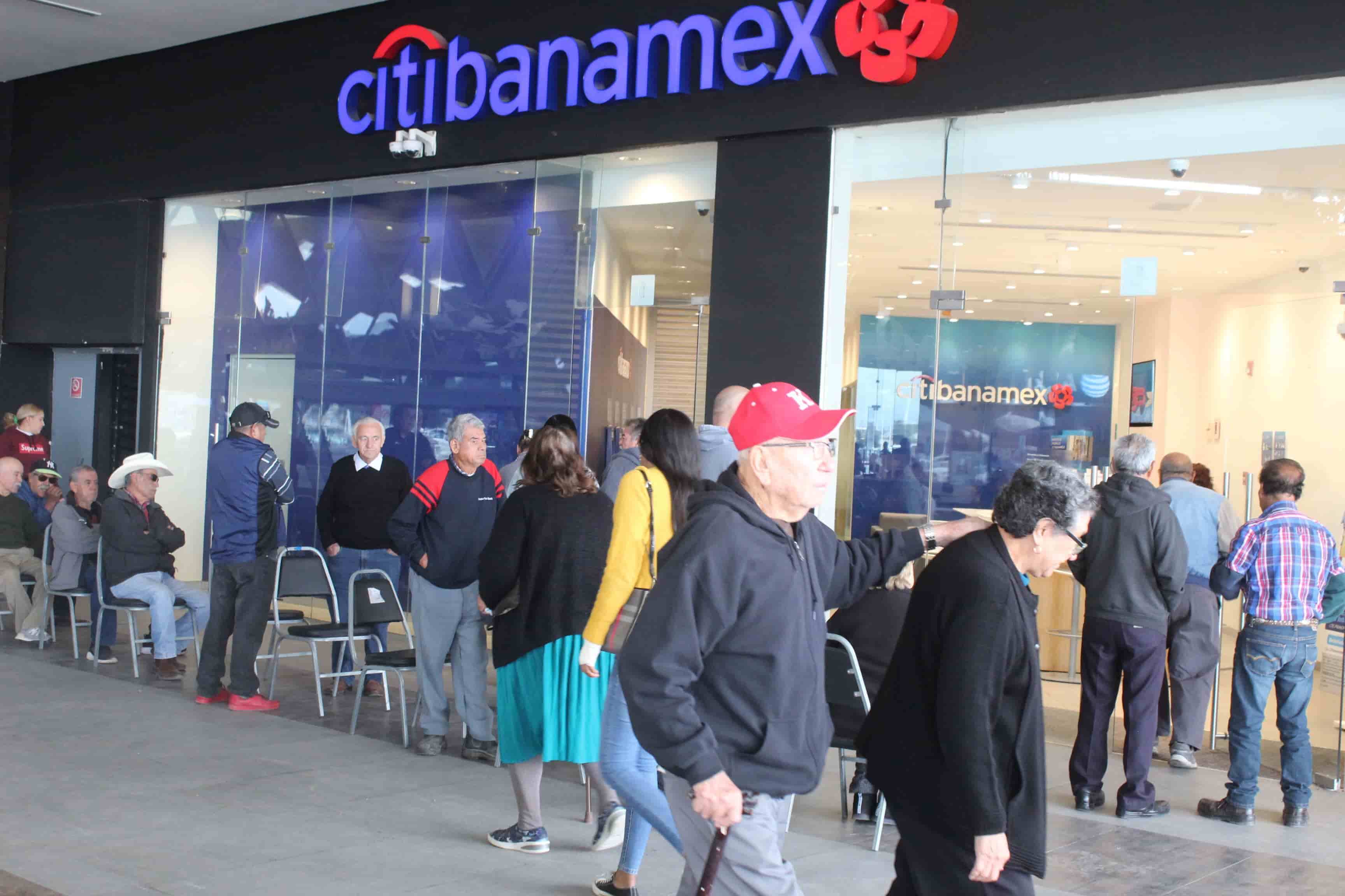 Acusan pensionados maltrato y robos de cajeros bancarios Acusan pensionados maltrato y robos de cajeros bancarios