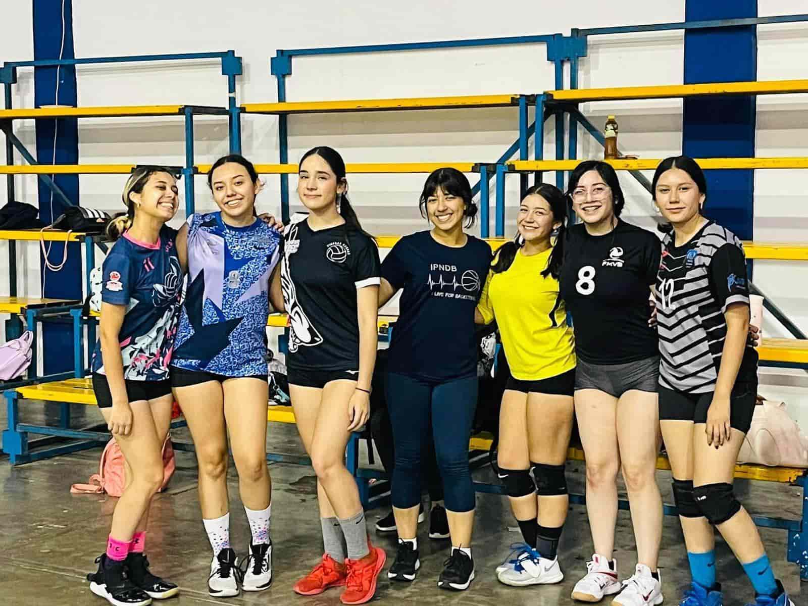 Continúan las actividades en academia de voleibol 