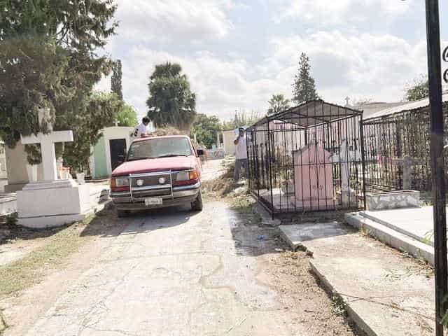 Los panteones están listos para recibir a los visitantes.