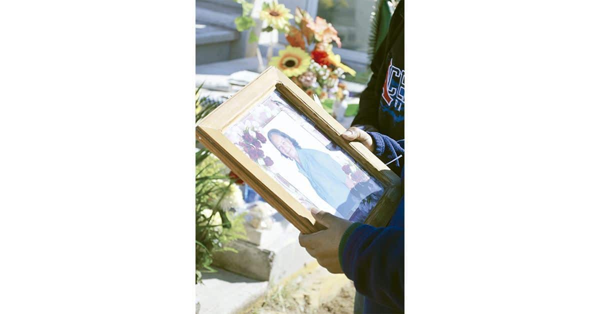 Honran a su difunta madre