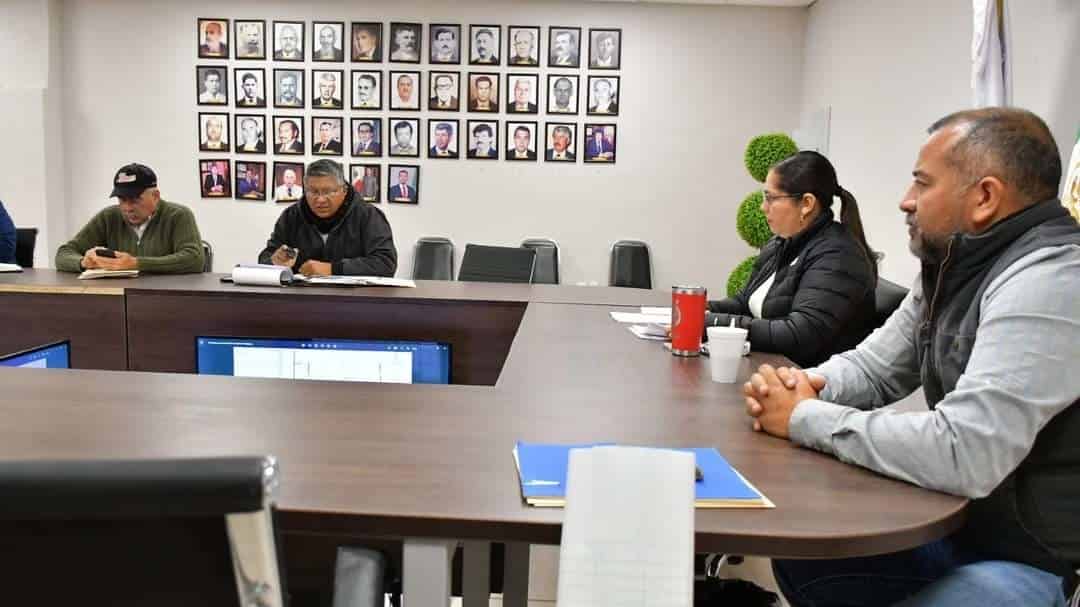 Entregan avances de la red de agua a comité ciudadano en Nava