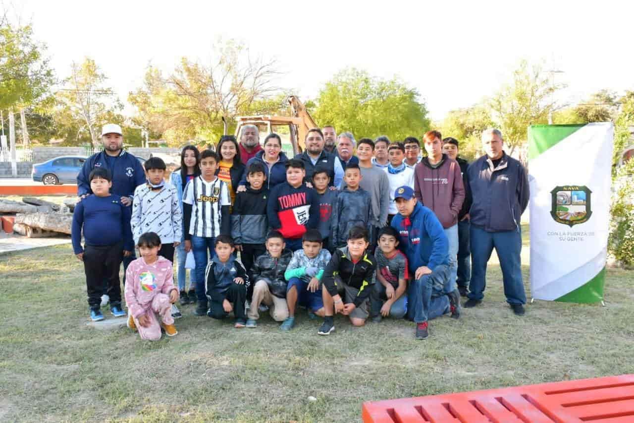 Arranca construcción de cancha de fútbol en Nava