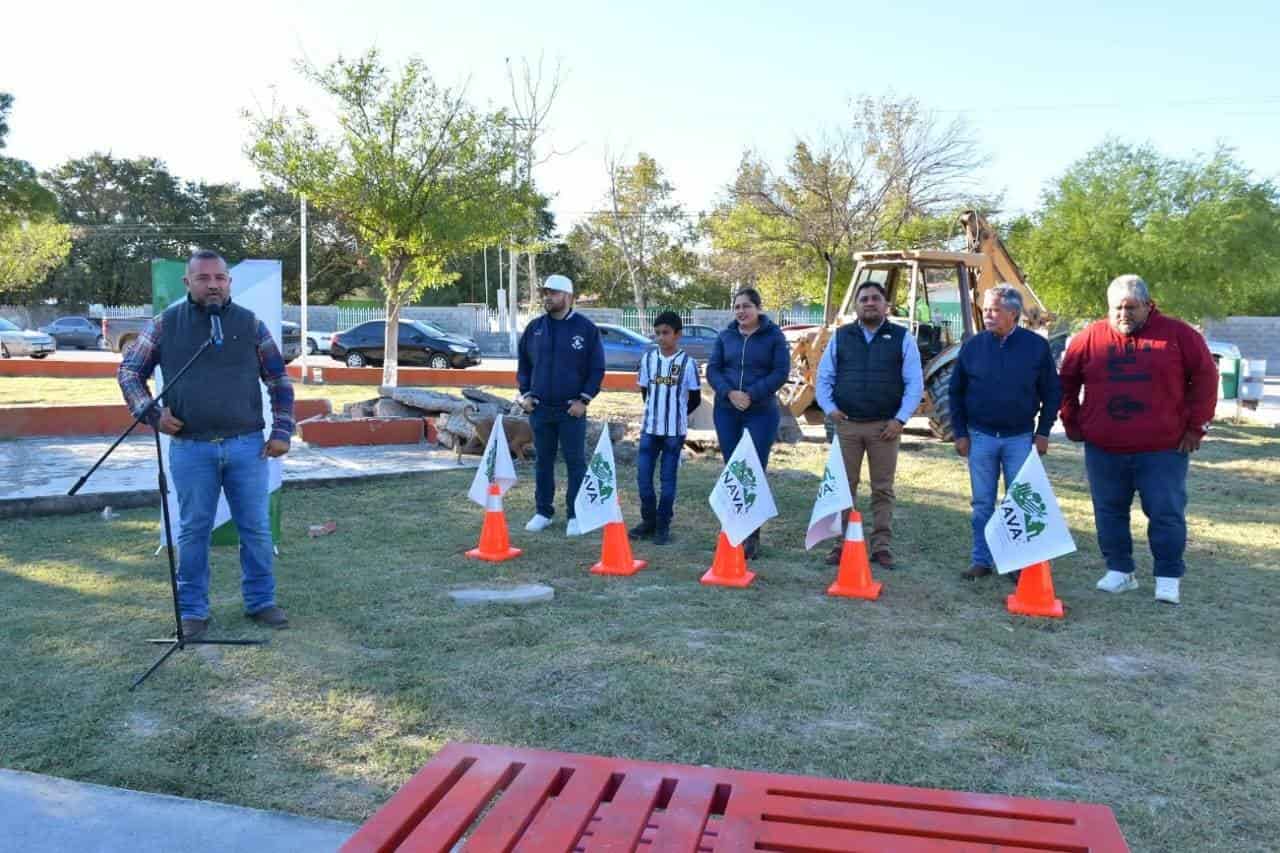 Arranca construcción de cancha de fútbol en Nava