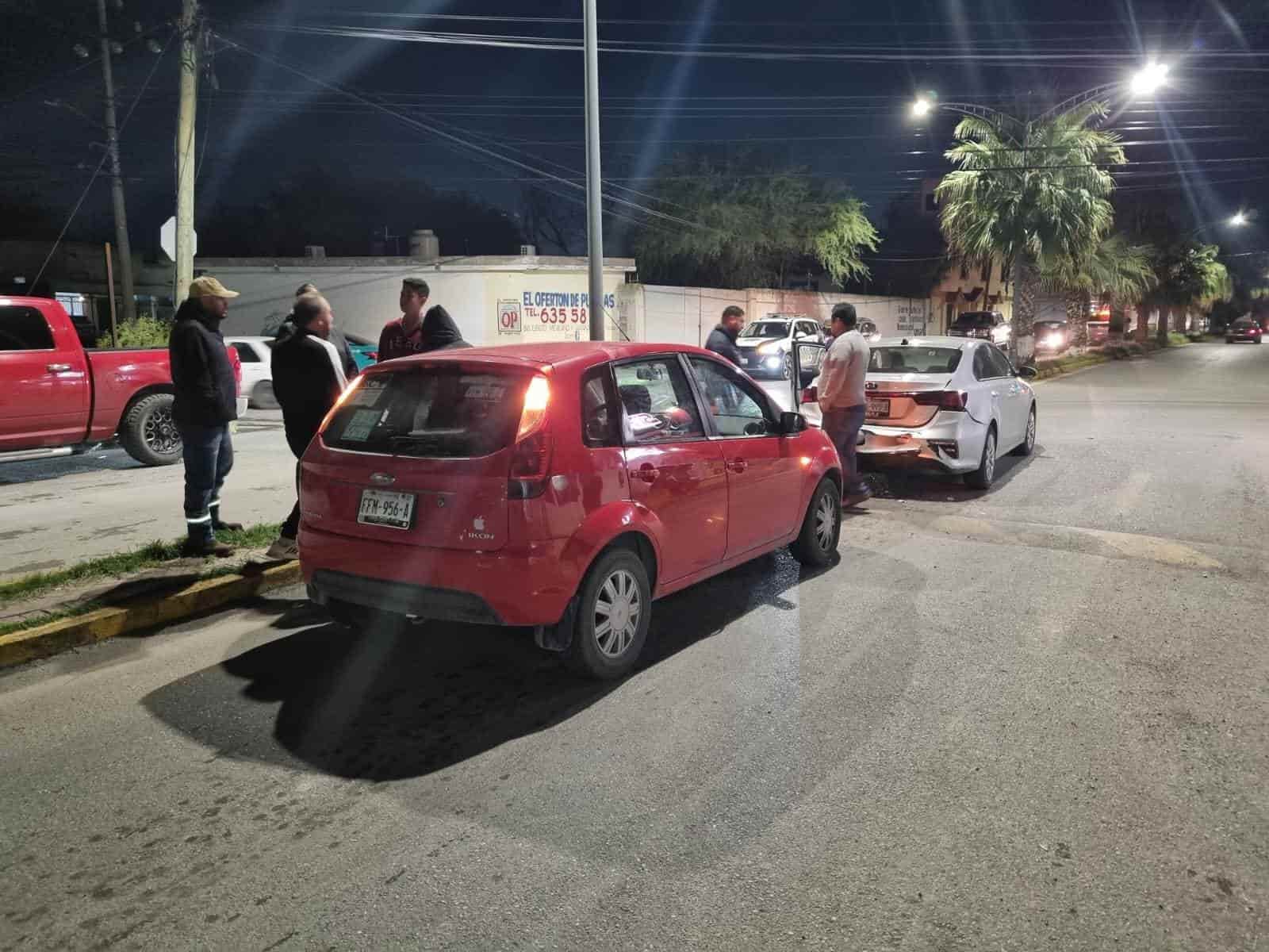 El conductor del Ford le pegó al KIA cuando estaba por pasar un bordo.