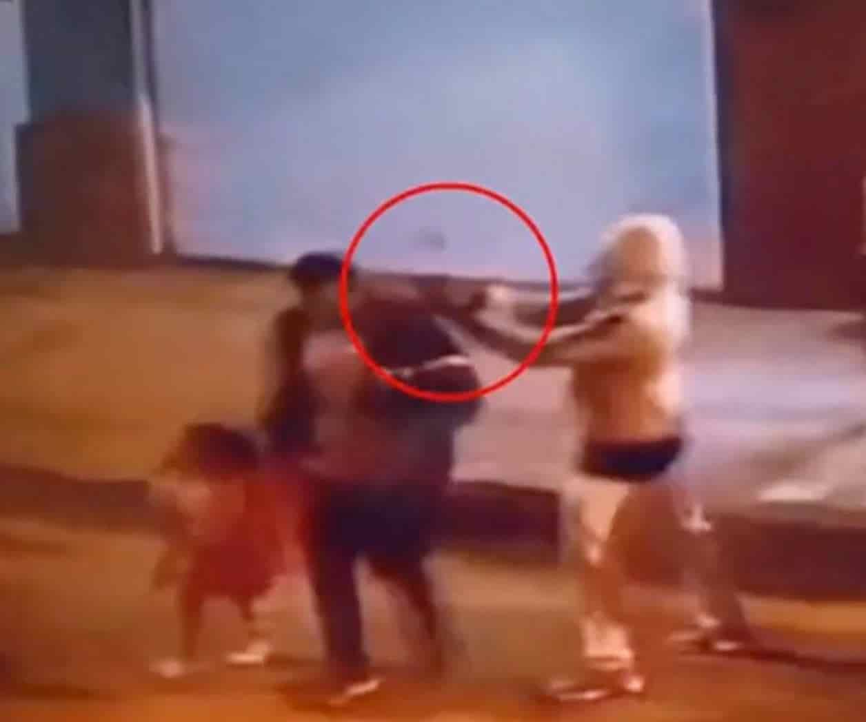 Sicario le dispara a un padre que pedía dulces con su hija de 3 años en Colombia