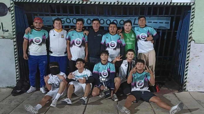 Se coronan campeones equipo “Los Malditos ggg” Se coronan campeones equipo “Los Malditos ggg”