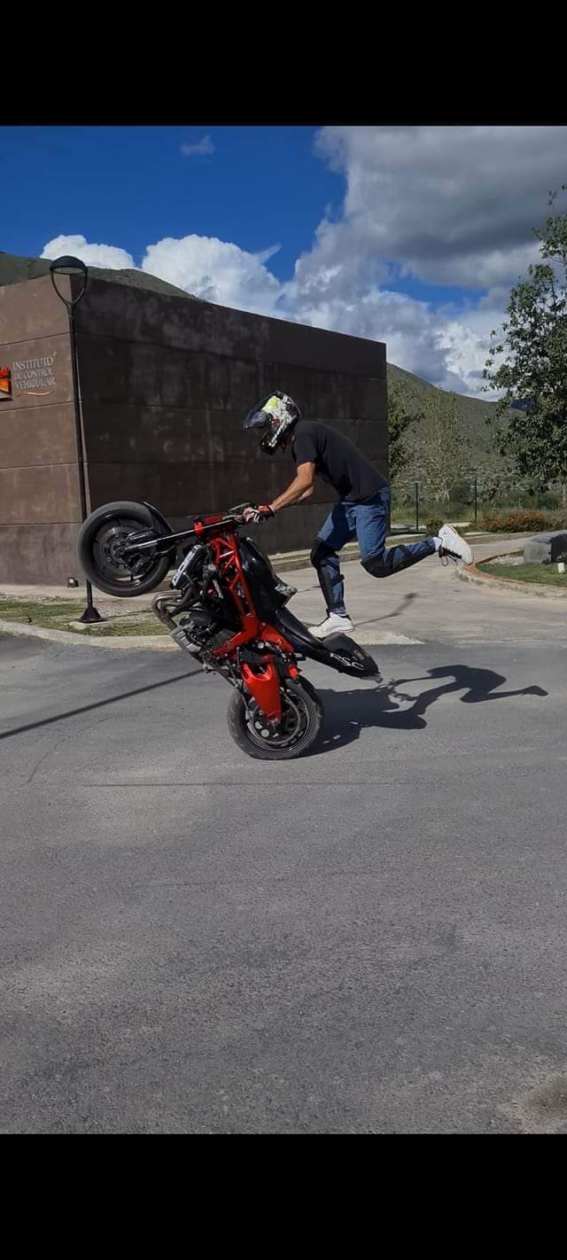 Viene acrobacia en Motociclismo