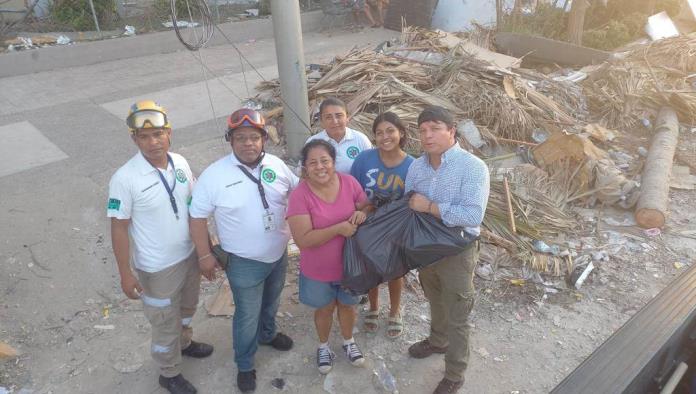 Monclovenses viajan con ayuda a damnificados de Acapulco