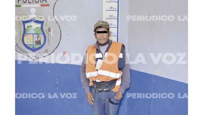 Acusan a barrendero gangoso de manosear a niños en Colinas