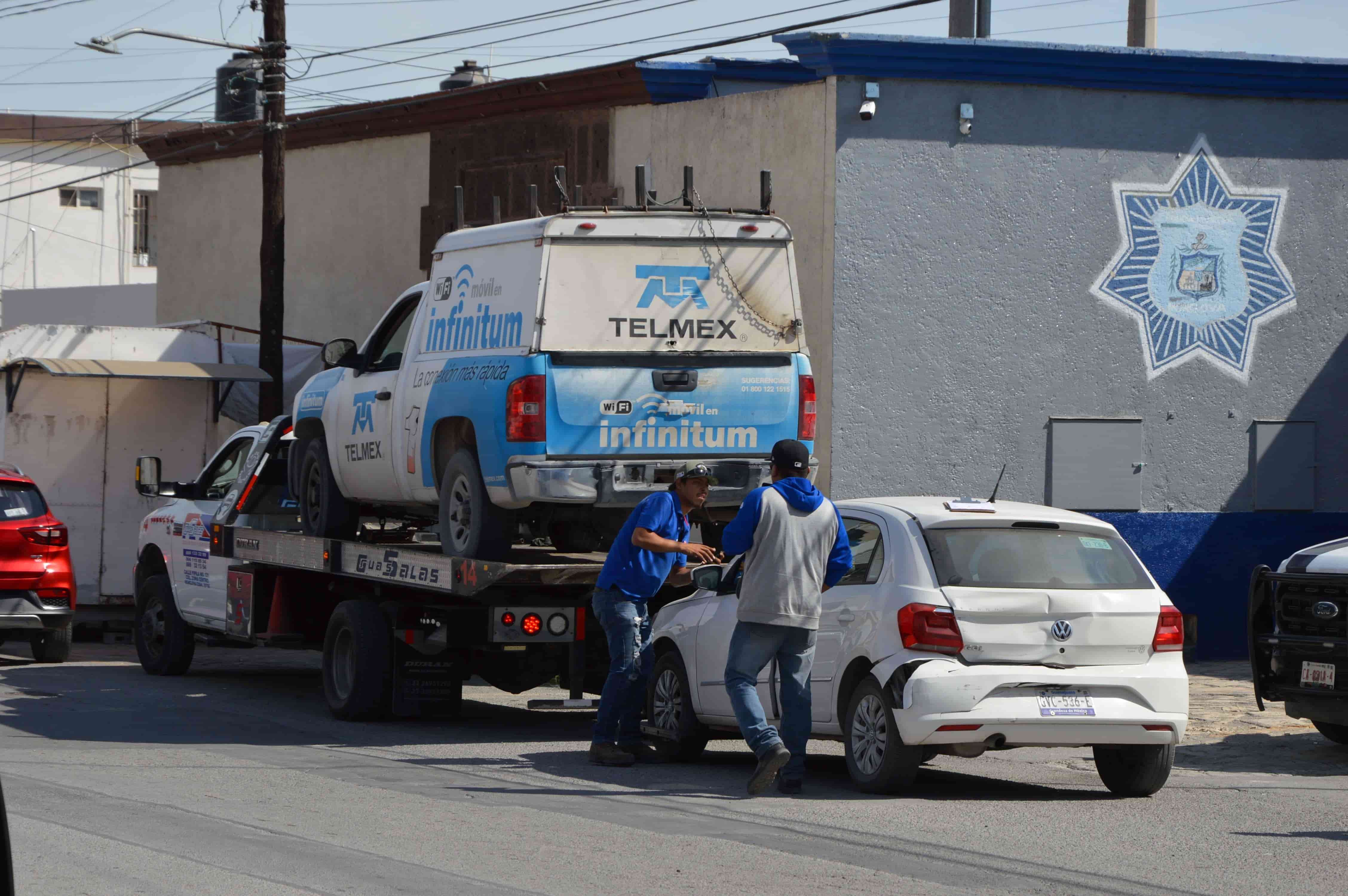 Por en ir en ‘Infinitum’, choca empleado de Telmex Por en ir en ‘Infinitum’, choca empleado de Telmex