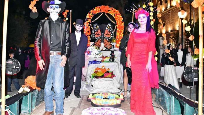 Realizan desfile viviente