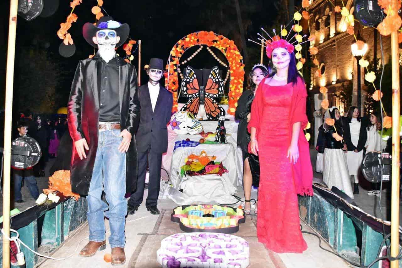 Realizan desfile viviente