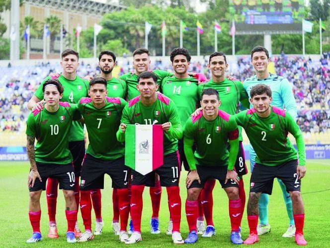 México golea a EU en futbol de Panamericanos; suma bronce.