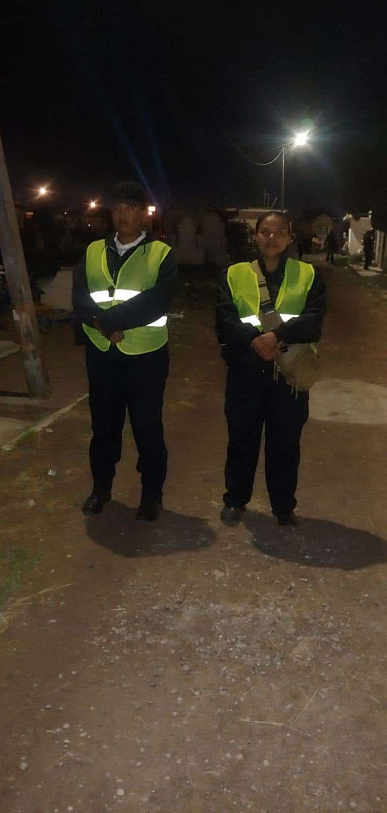 El recorrido de los elementos de seguridad pública por los pasillos centrales y los más alejados del evento, fueron igualmente vigilados por los agentes de seguridad Pública.