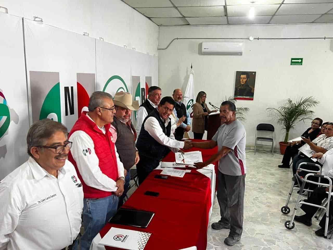 Toman protesta a comité Cenopista de Múzquiz Toman protesta a comité Cenopista de Múzquiz