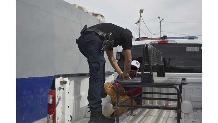 Lo ‘tuercen’ drogándose en calles de la Córdova