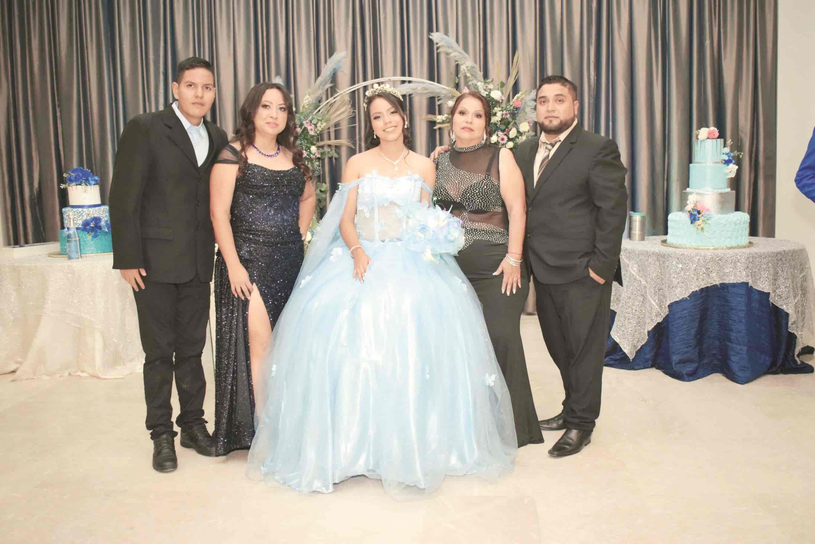 Dayana Joseline celebra sus XV años