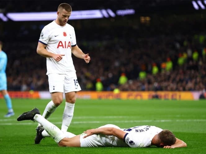 Tottenham pierde invicto y Manchester City recupera cima