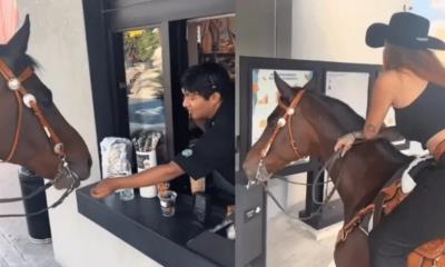 Mujer se vuelve viral luego de montar a caballo para pedir en Starbucks