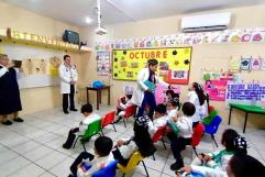 Brindan pláticas de salud en jardín de niños del colegio La Luz en Allende
