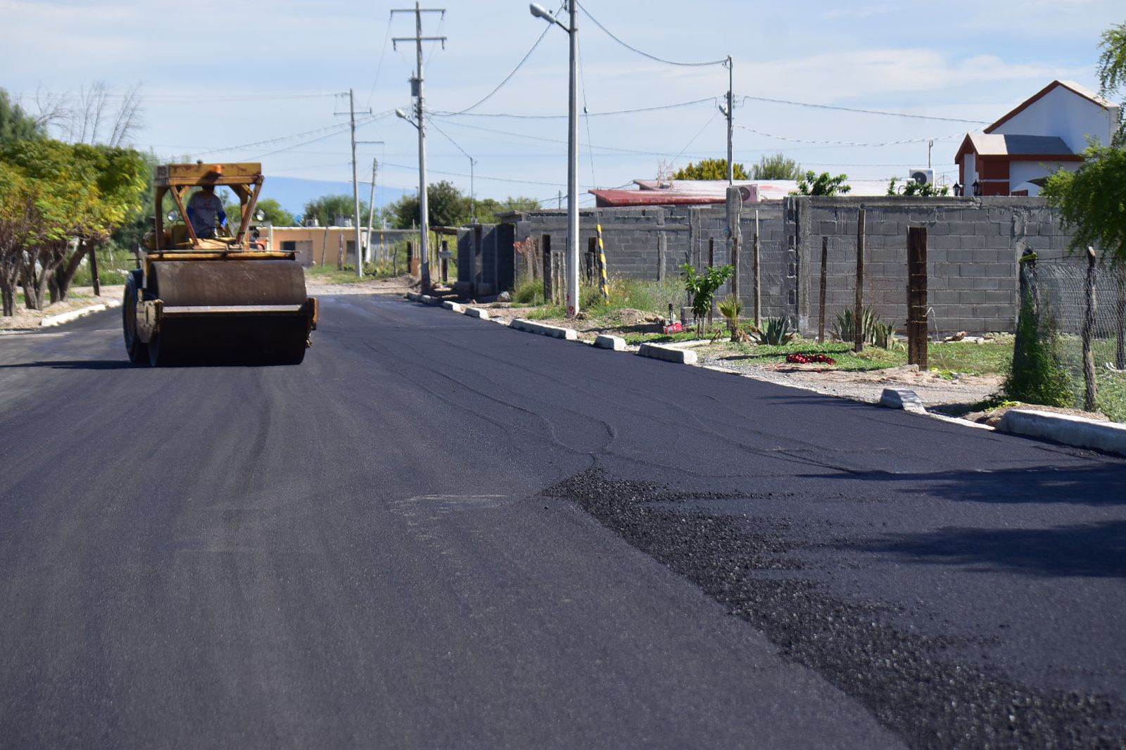 Acaban pavimento en Pueblo Nuevo