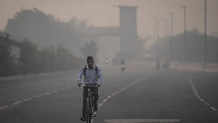 Nube tóxica en India obliga a cerrar escuelas