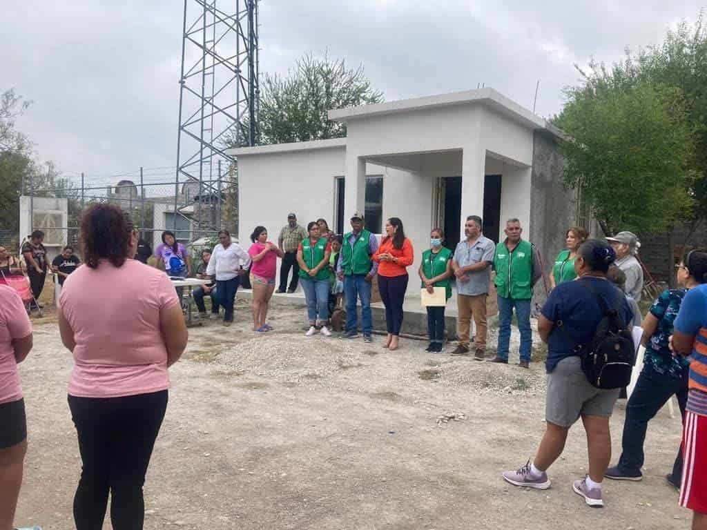 Entregan productos de la canasta básica a ciudadanos de Nava 