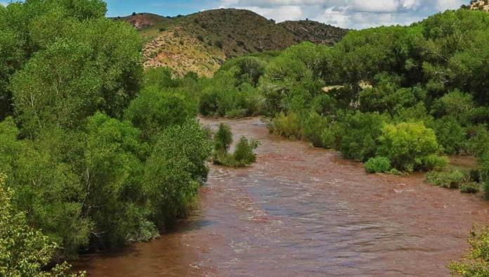Hombre muere ahogado intentando recuperar su anillo en un río