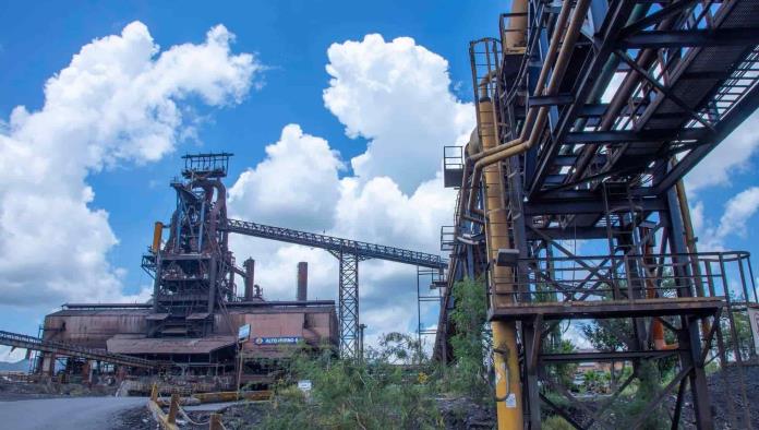 Se quedan obreros sin 800 millones