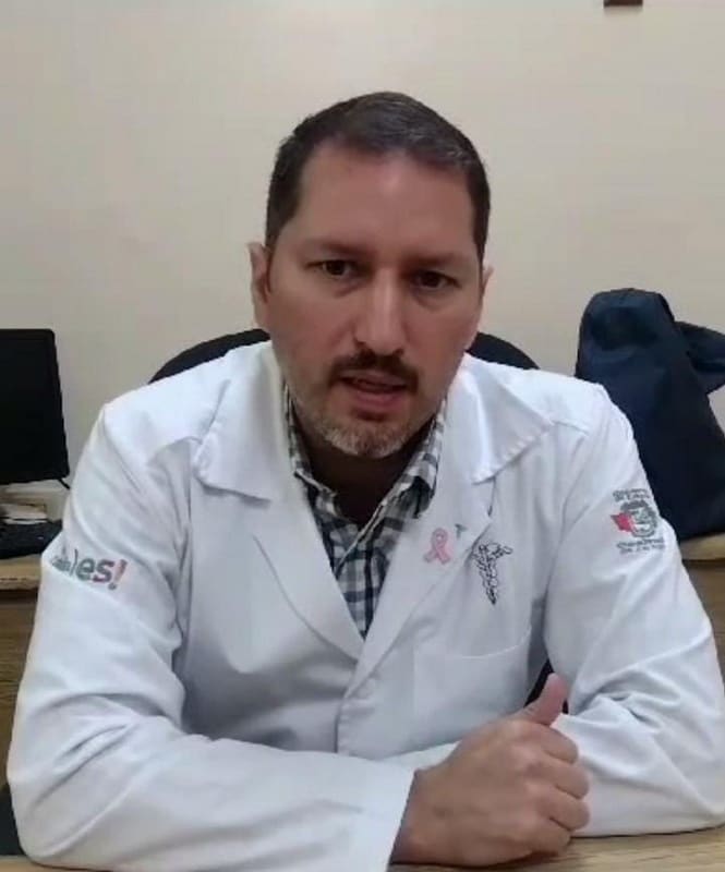 Adulto mayor cae de andamio; está grave