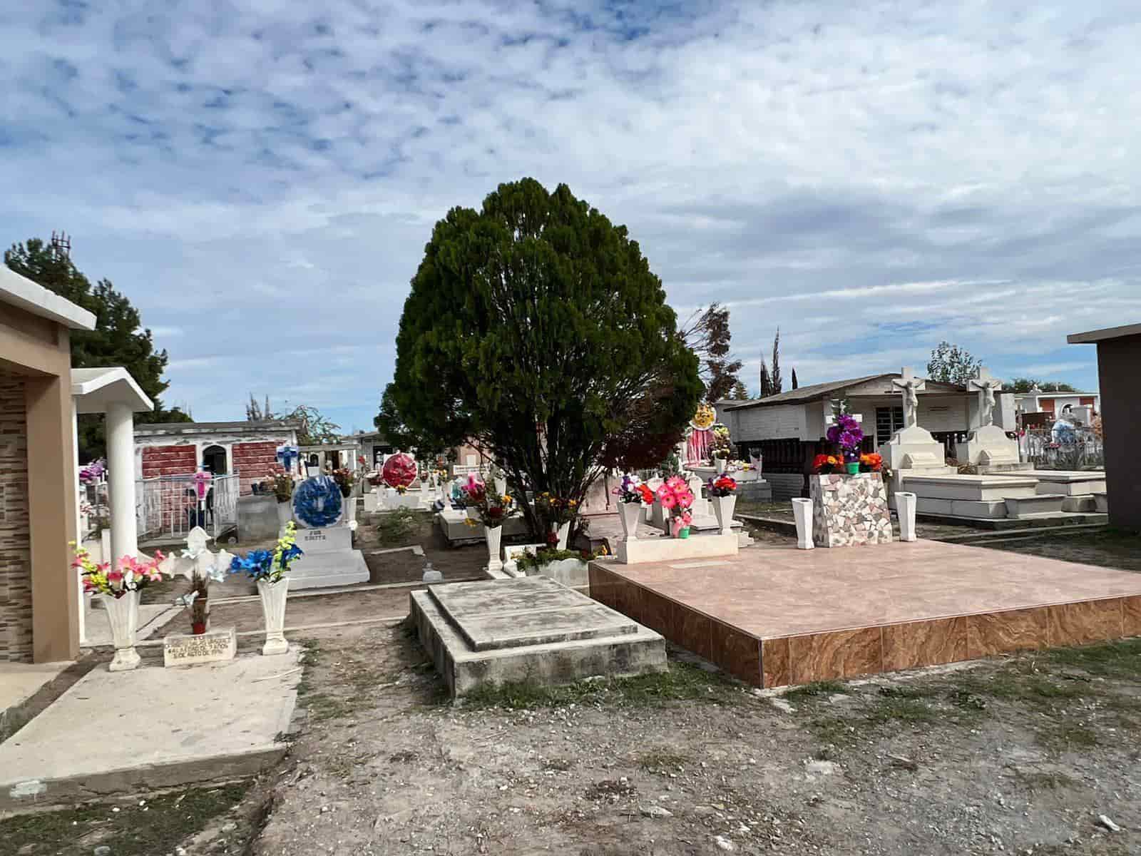 Retiran 55 toneladas de basura en cementerios Retiran 55 toneladas de basura en cementerios