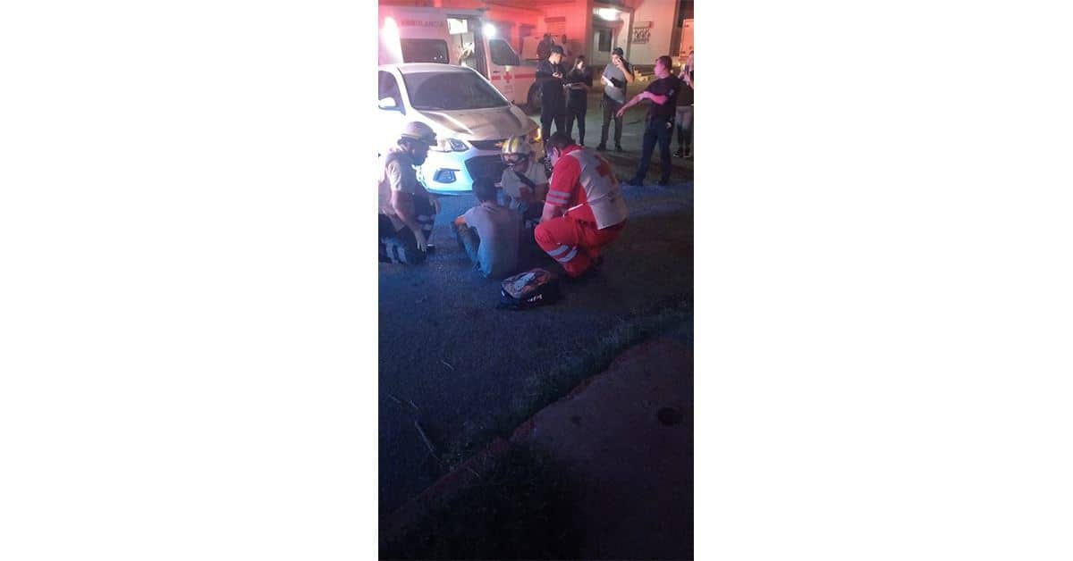 Se lleva de ‘corbata’ a joven en bici por dar vuelta en ‘U’ Se lleva de ‘corbata’ a joven en bici por dar vuelta en ‘U’