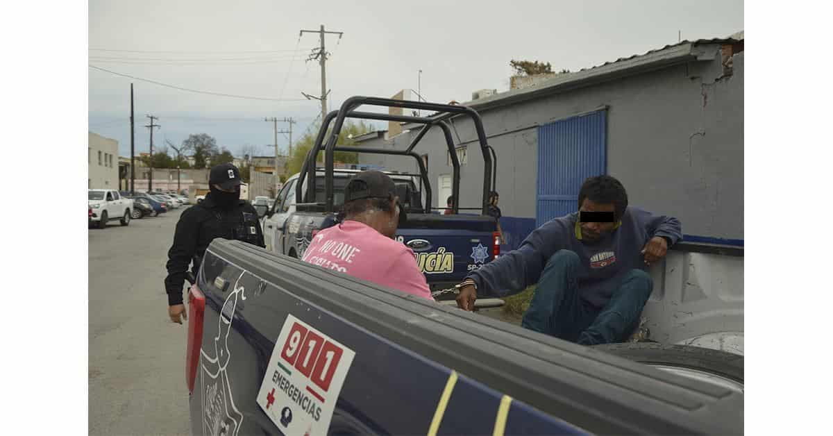 Arrestan a dos por mal portados