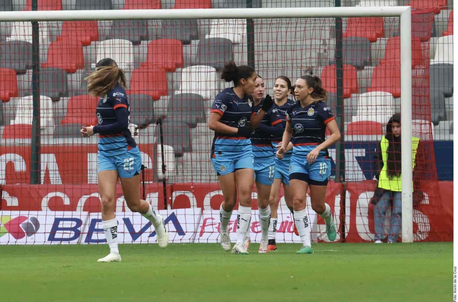 Las Chivas femenil encaminaron su pase a las Semifinales del torneo, al ganarle 3-0 al Toluca en el duelo de Ida de los Cuartos de Final.