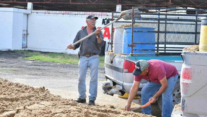 ¡BAGAZO A BAJO COSTO! Nava realiza programa para los GANADEROS de la región
