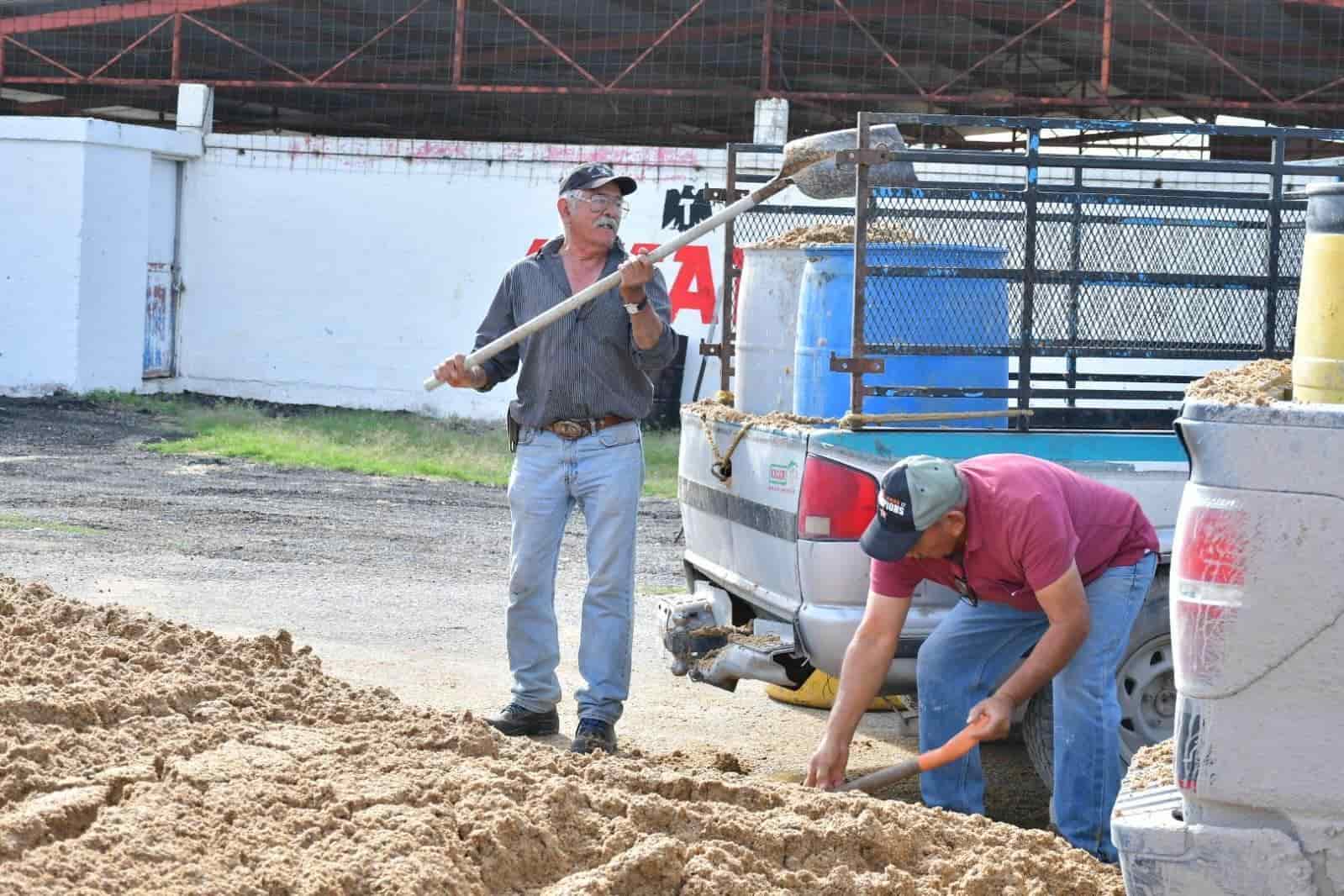 ¡BAGAZO A BAJO COSTO! Nava realiza programa para los GANADEROS de la región